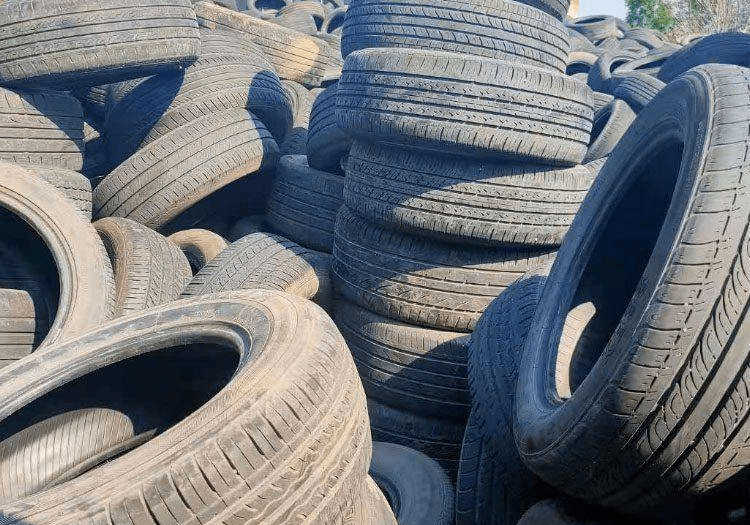 黑色垃圾变成宝 废旧轮胎胶块机器少不了_处理_问题_橡胶