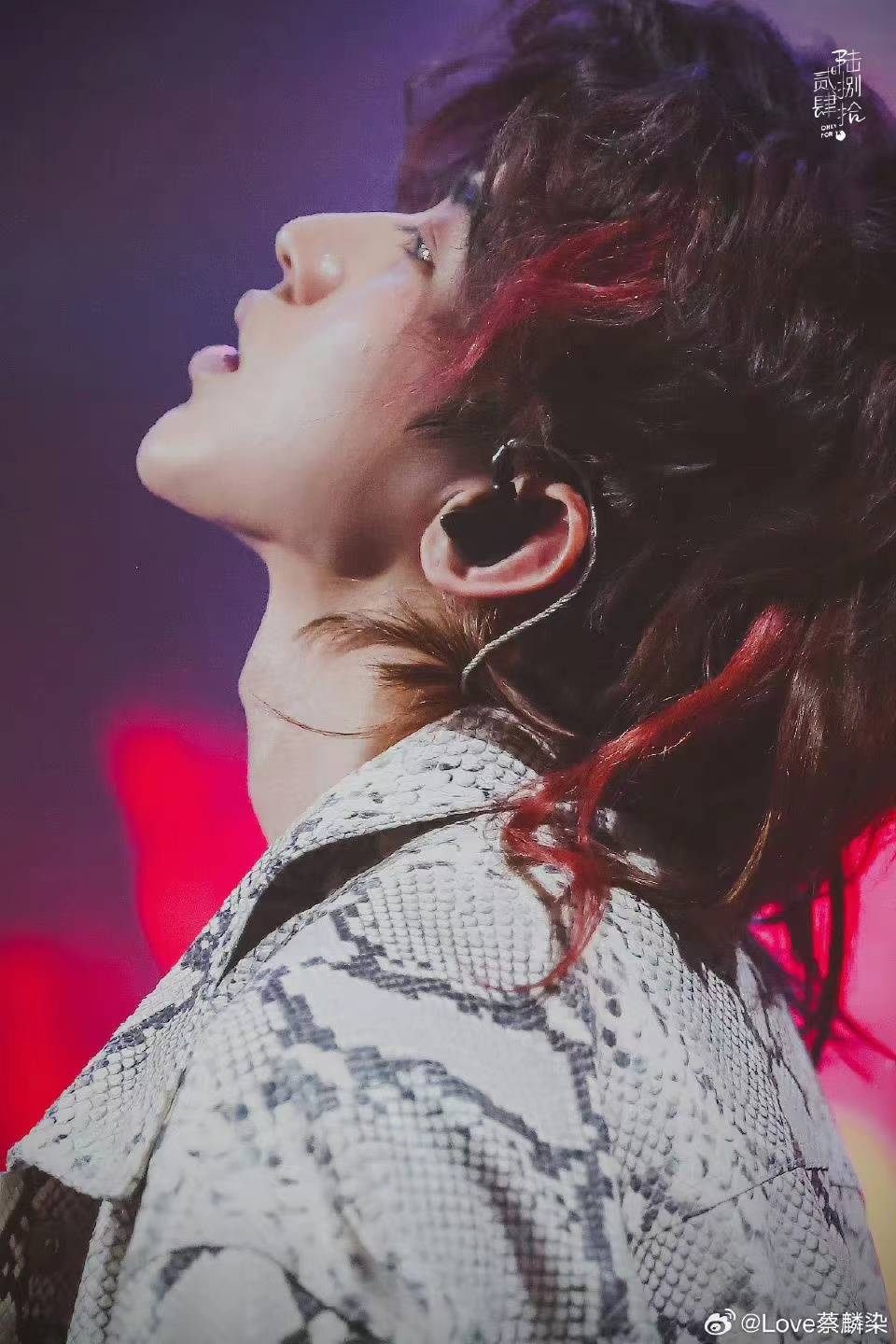 蔡徐坤之前去了樱花国调节心情,主要前段时间确实被狗仔搞得他心态有