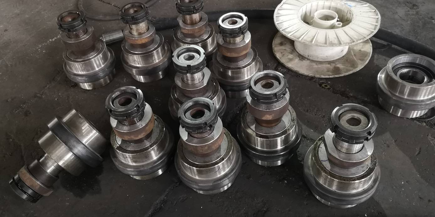 扒渣机链条导向轮(托滚)_液压_配件_马达