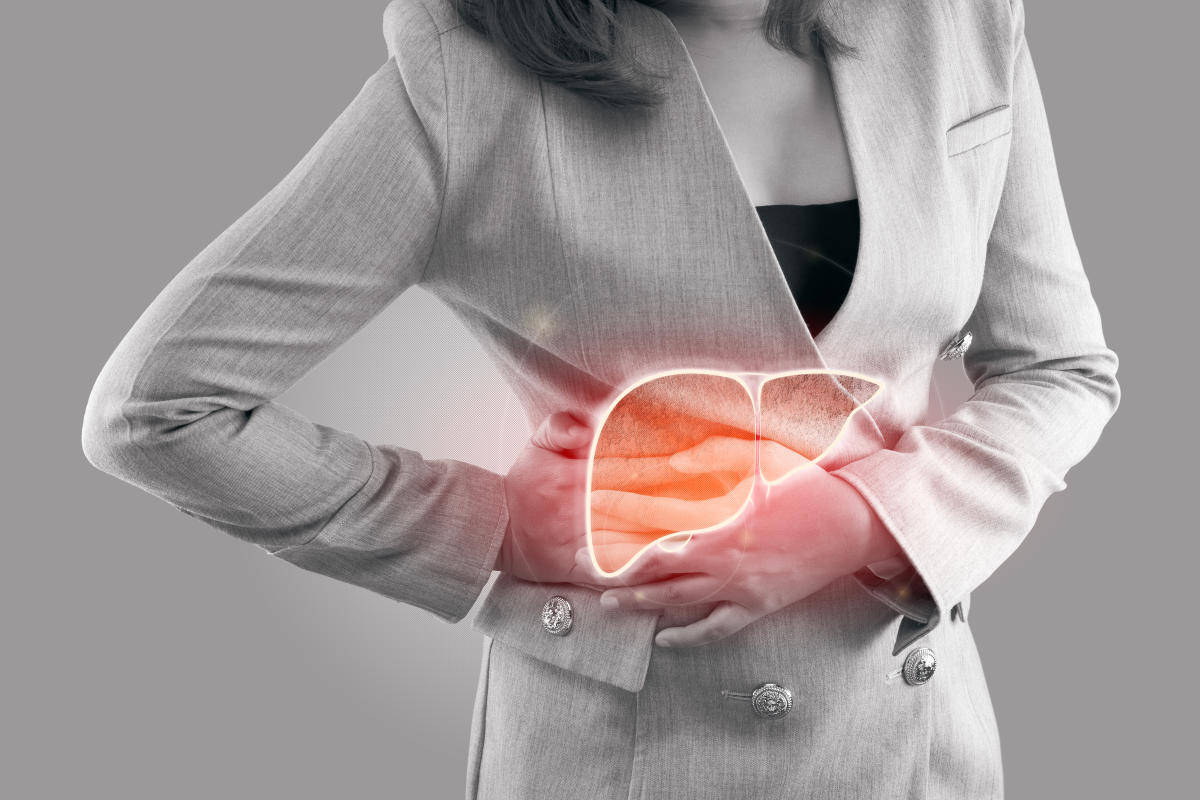 肝衰竭是由于肝细胞大量坏死,导致急性或慢性肝功能丧失,并伴随肝昏迷