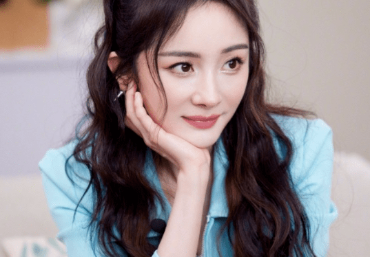 在2011年的"汇剧亚洲2011国剧盛典"上,戚薇,杨幂,唐嫣,刘诗诗这四位女