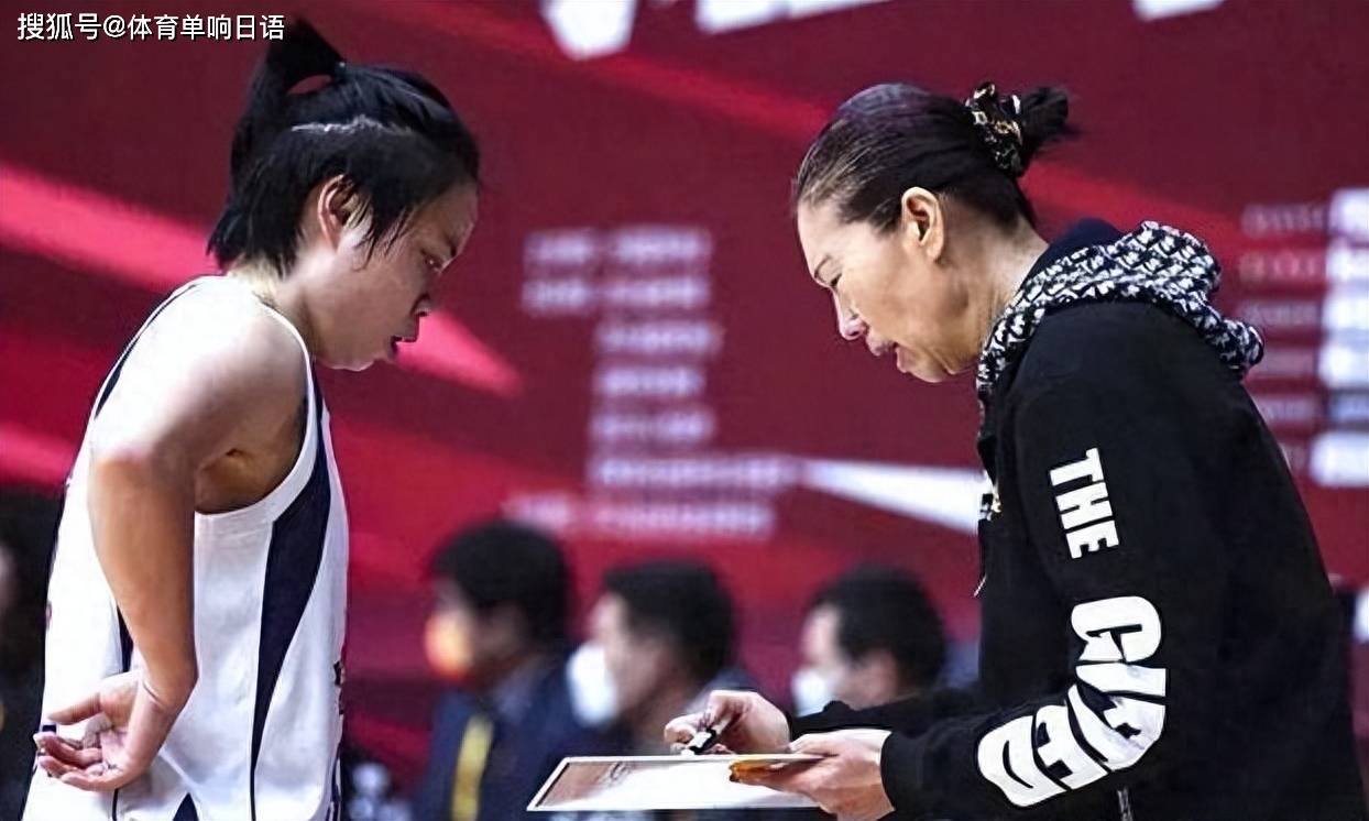 随着投资方的更替,上海女篮决定加大投入,首席任务之一是邀请展淑萍