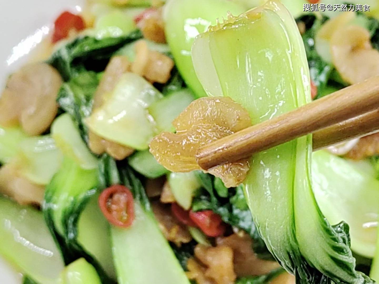 油渣炒上海青普通但不简单,是一道吃了还会想吃的下饭菜,收藏_青菜_道