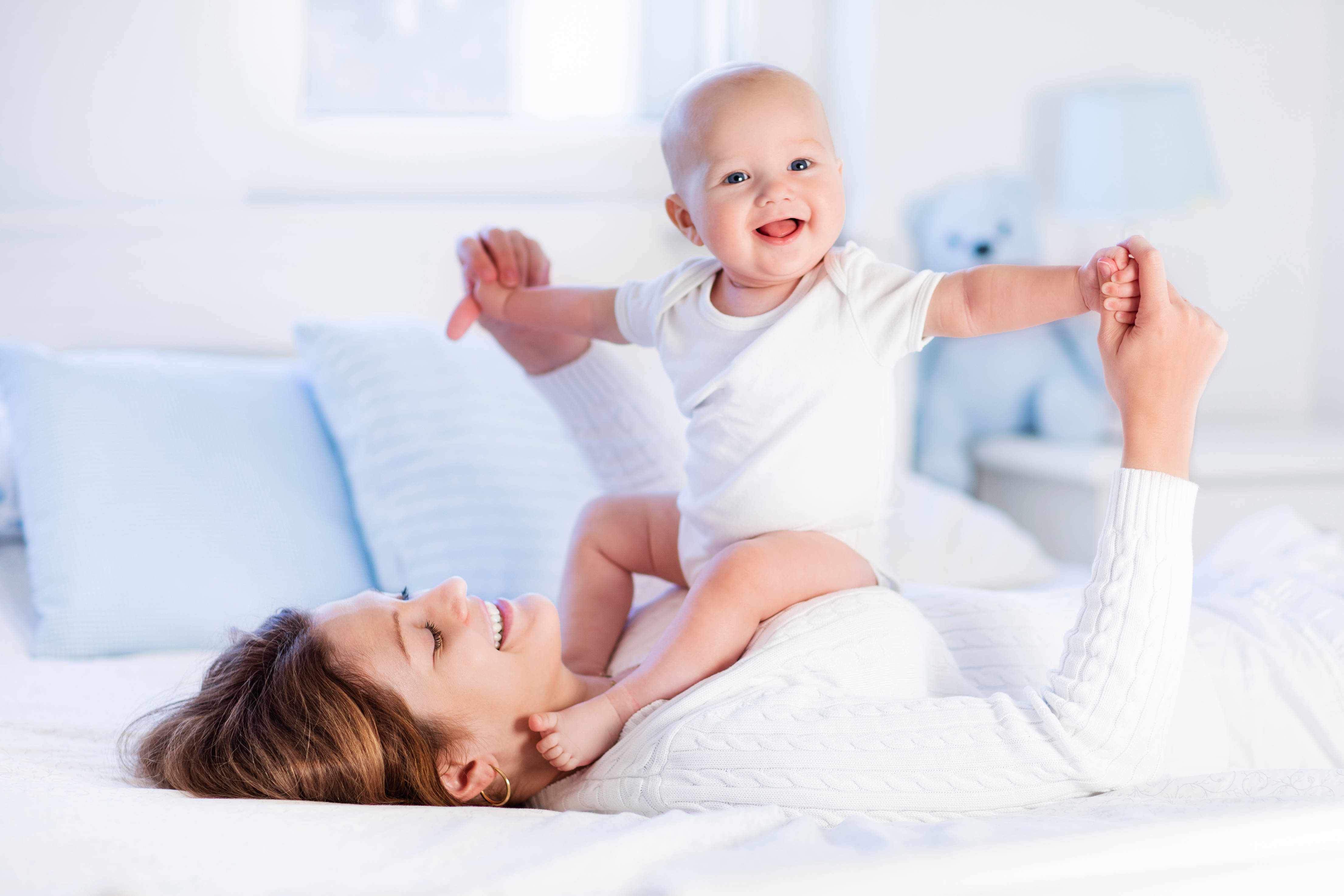 哺乳期侧睡容易堵奶吗？