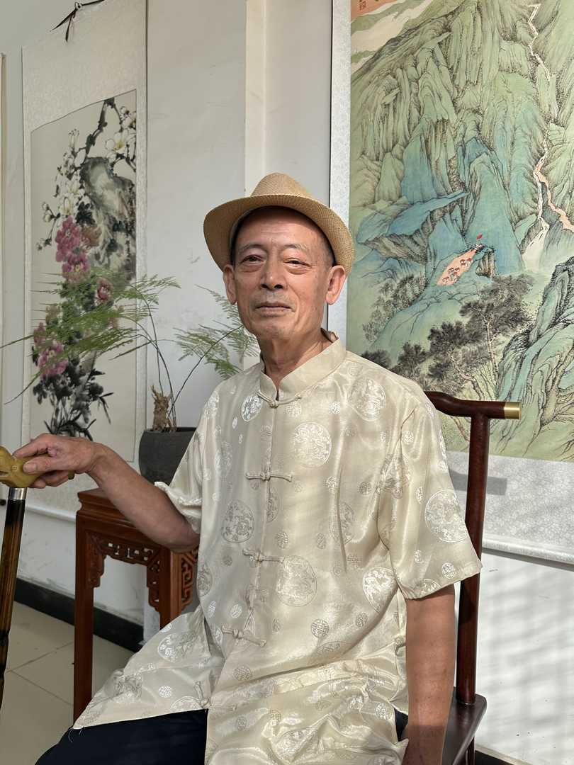 张树长著名画家岭南四雄是由岭南画派四位德高望众的画家组成,分别为