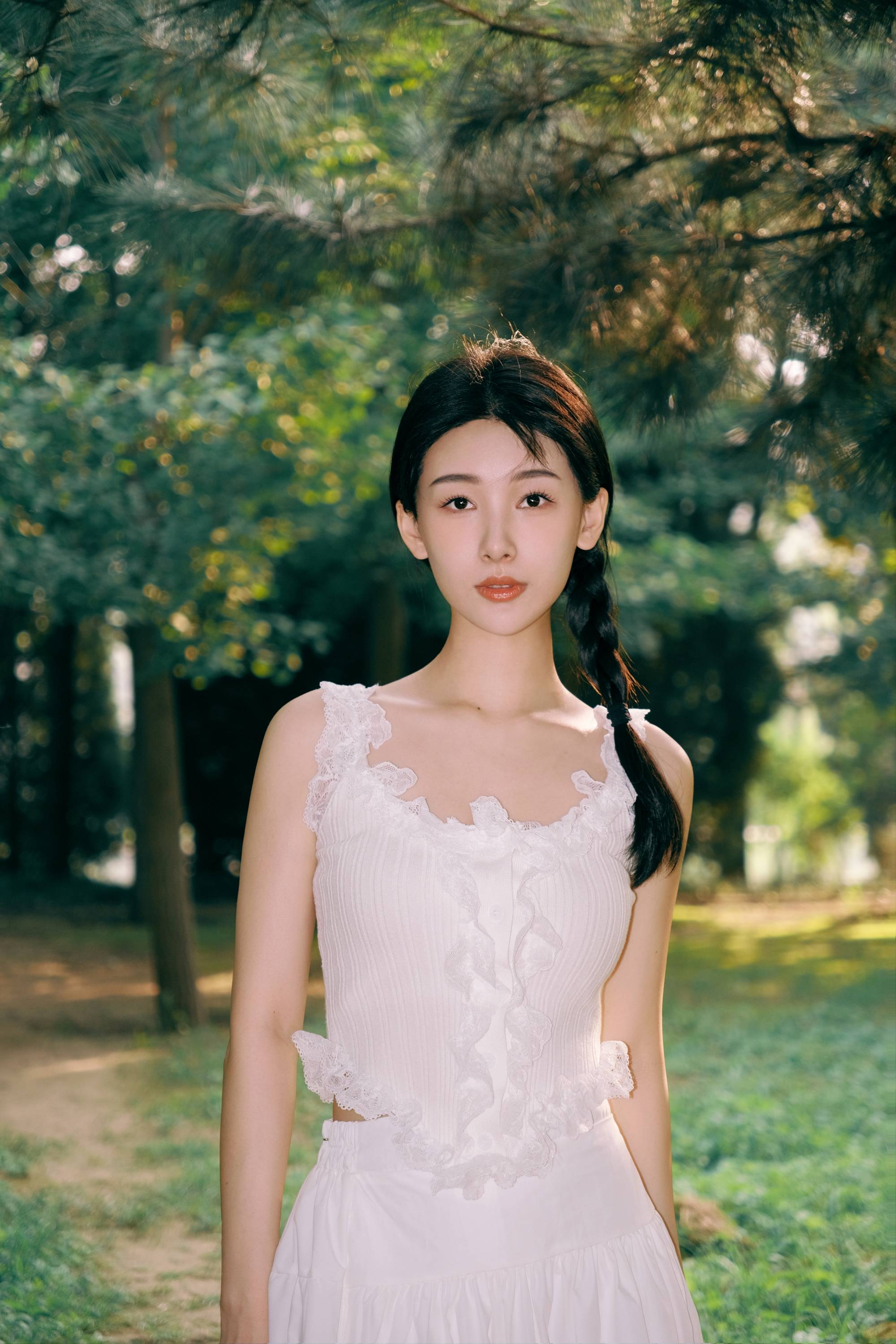 白旭含《宠妃凰图》热播 曝元气写真大秀古今反差_大片_古装_郡主