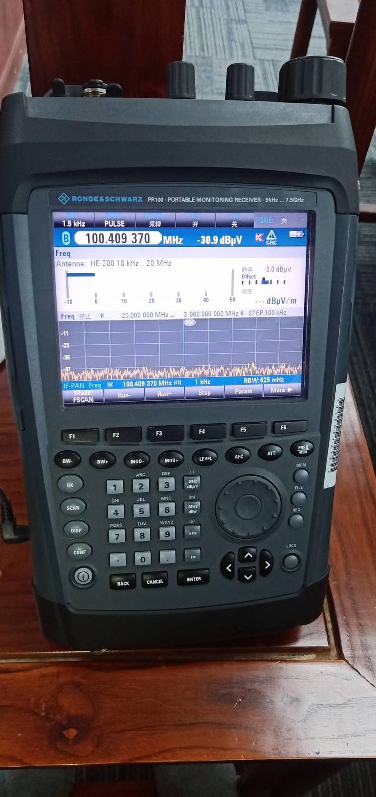 出售罗德与施瓦茨pr100 便携式手持接收机_信号_带宽_显示屏