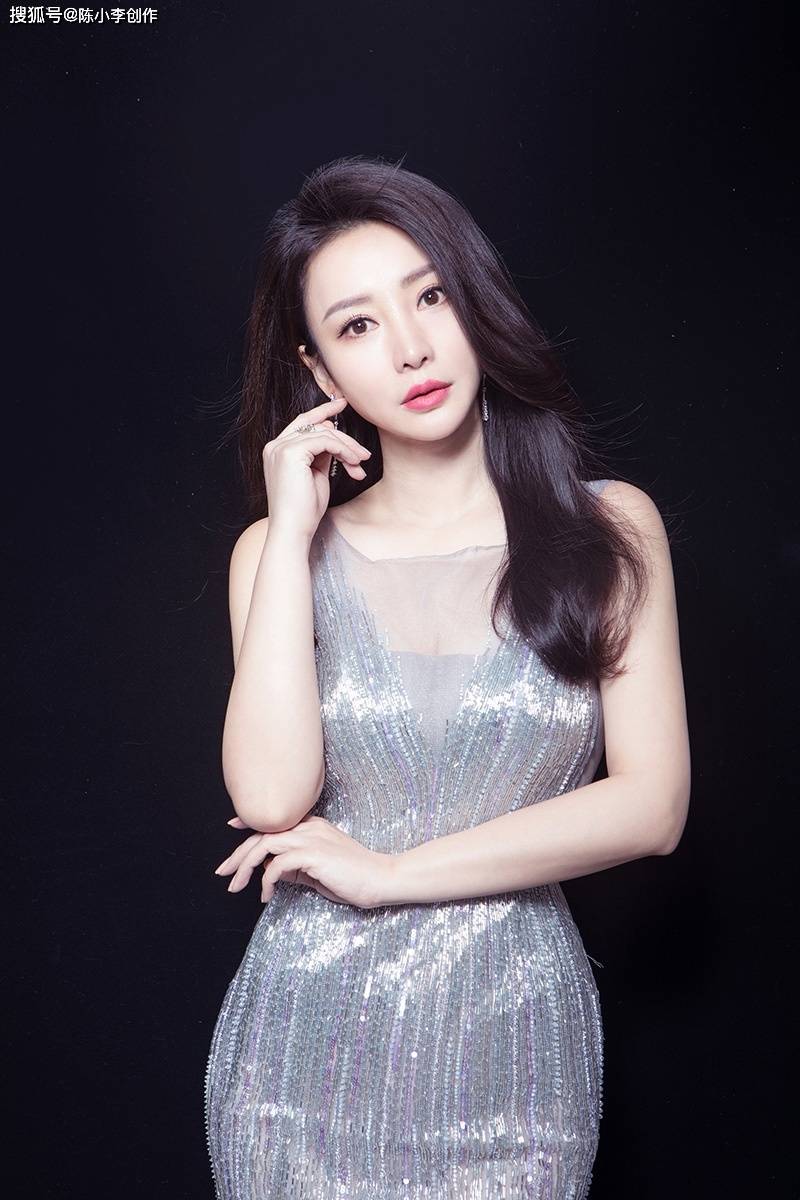 柳岩晒午后斜阳写真 好身材