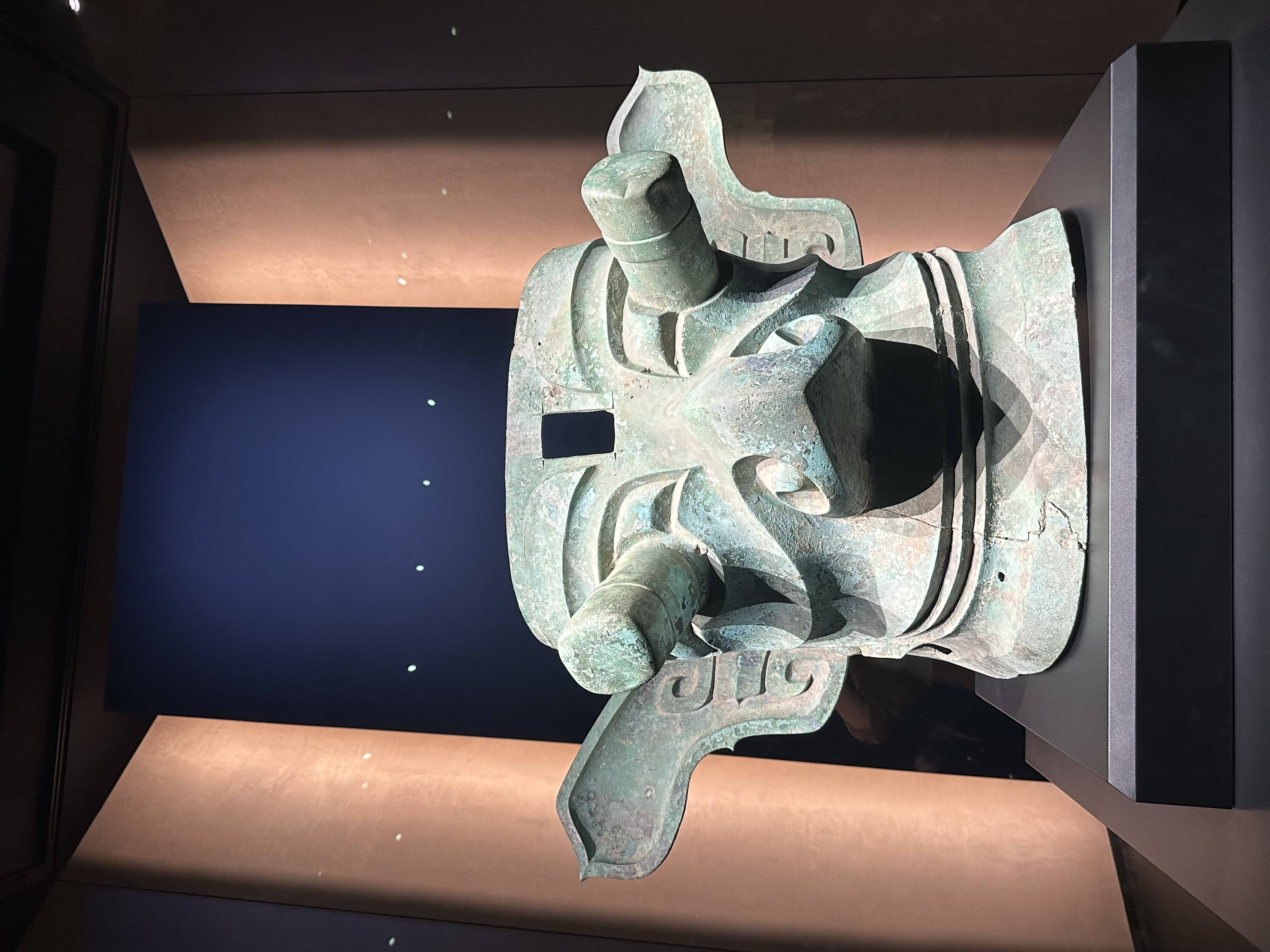 三星堆是远古的一个梦,一个谜,梦幻的遥远,迷踪的模糊.