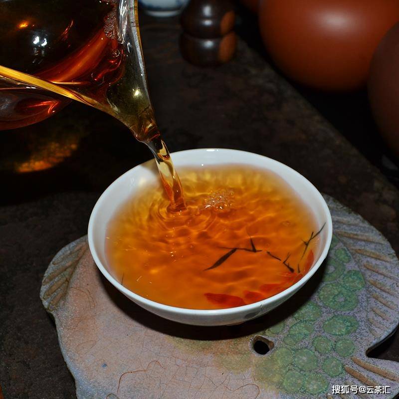 唐汉普洱珍藏90年代中茶红印铁饼