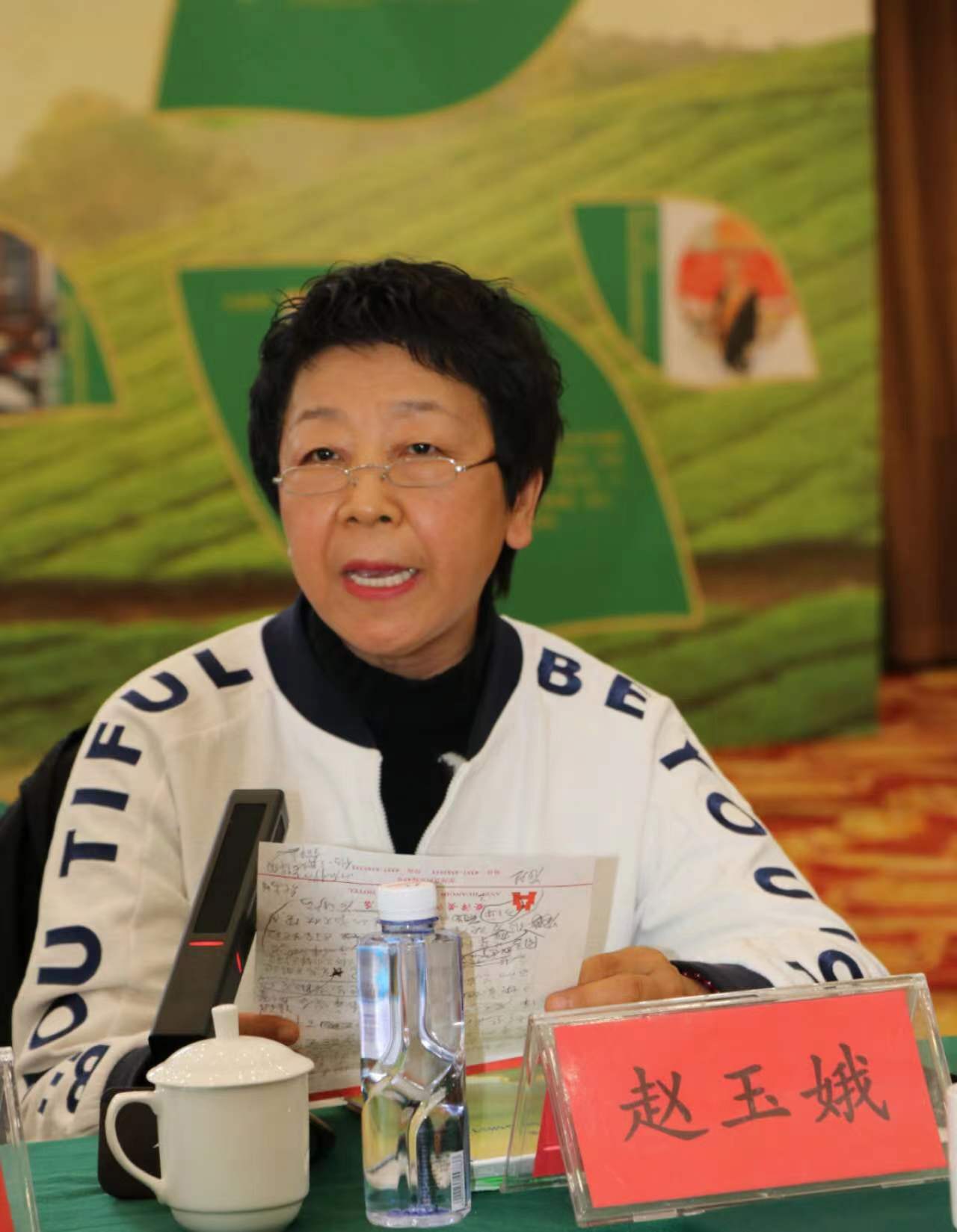 会上,农业专家赵安泽,企业家赵玉娥,张艳峰,袁长江,成志强等先后表态