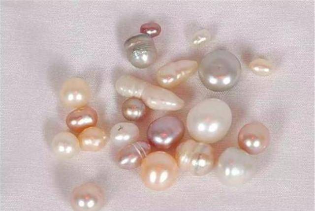 清朝皇帝朝冠上的那颗最大东珠,沾满水下奴的血泪,被称之为血珠_珍珠