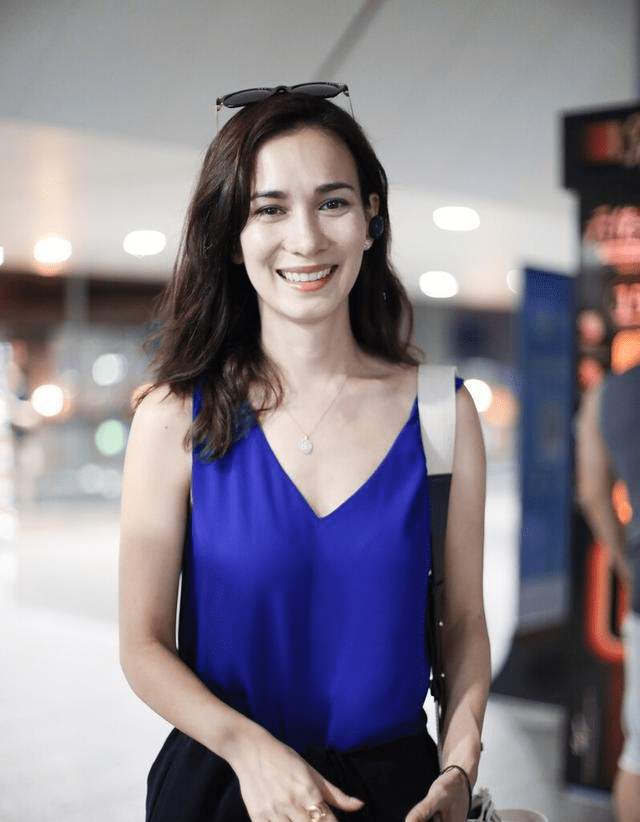 混血性感迷人卢靖姗,美丽的面容高挑的身材.太绝了_电影_观众_方面