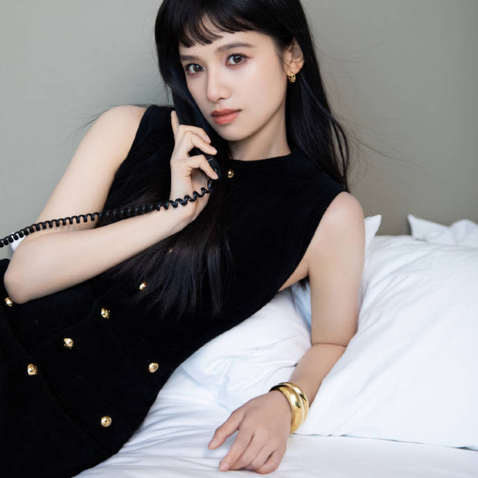 张婧仪晒酷飒风格写真 首度挑战齐刘海-搜狐大视野-搜狐新闻