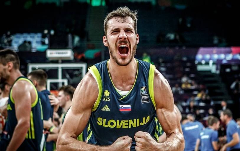 佐兰-德拉季奇,今年34岁,曾效力过nba太阳,热火队以及欧洲联赛.