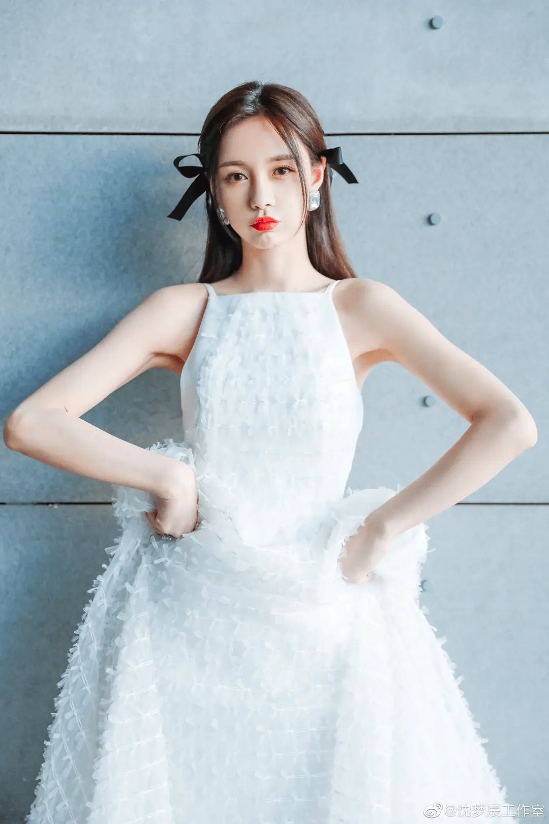 海涛好福气啊,大长腿性感十足超有气质的主持人沈梦辰_领域_演艺圈