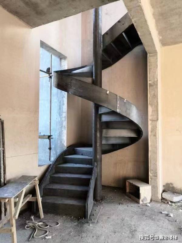【宁夏工程案例】室内中柱钢结构旋转楼梯