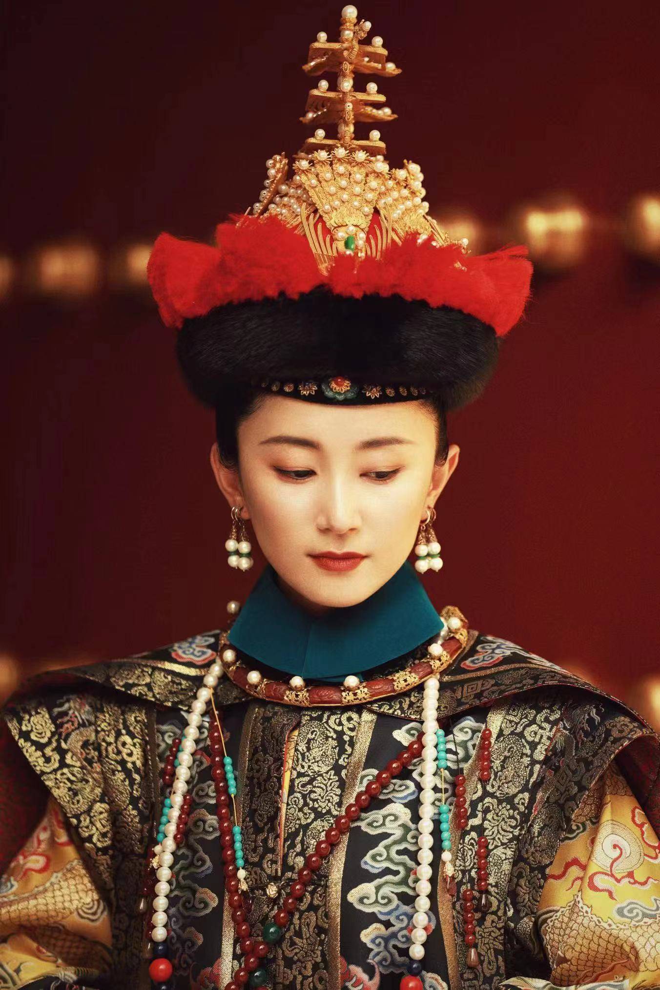 赵秦在电视剧《甄嬛传》中饰演的富察贵人形象深入人心,她在剧中的