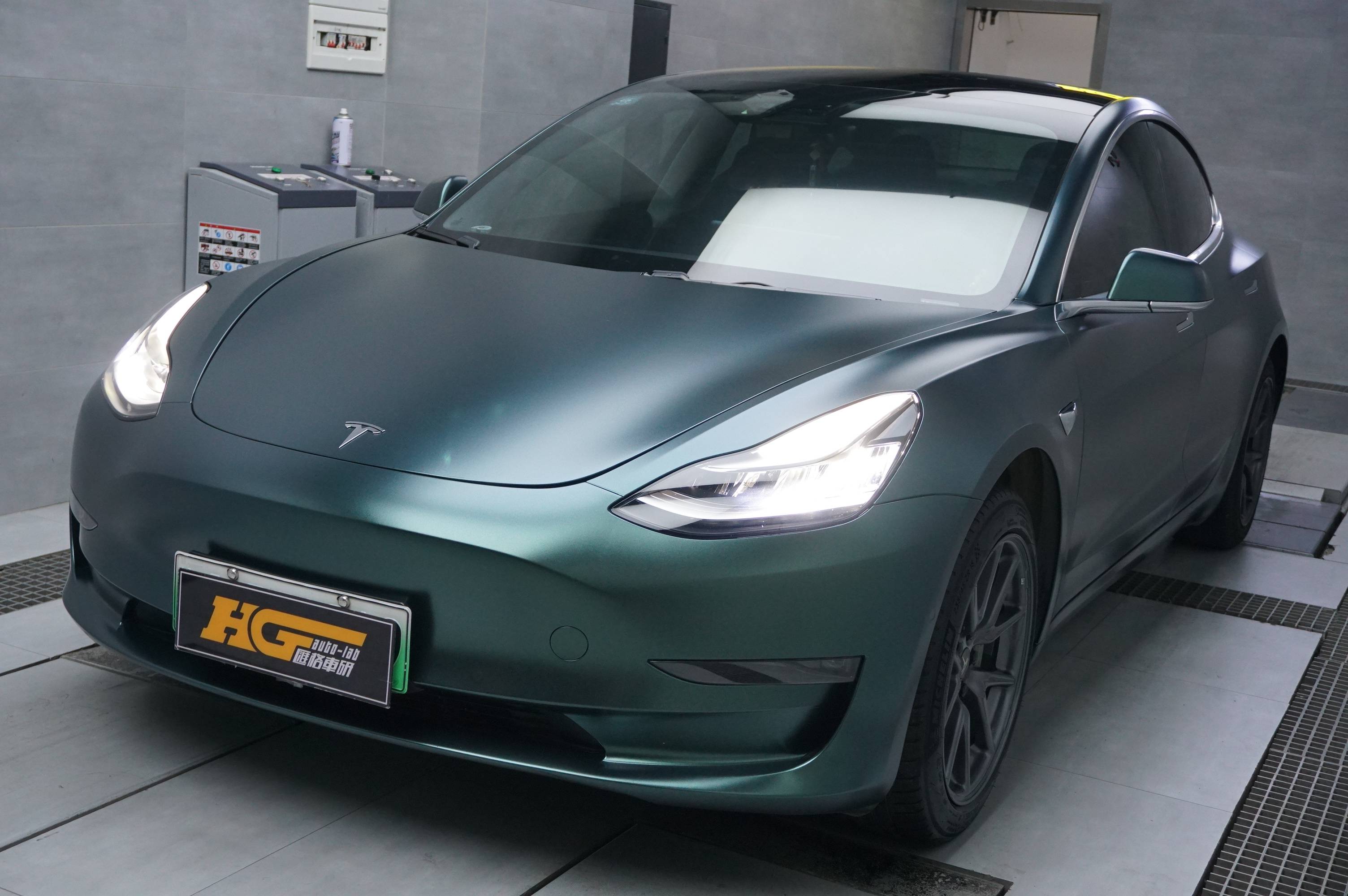 特斯拉model 3薄荷绿图片