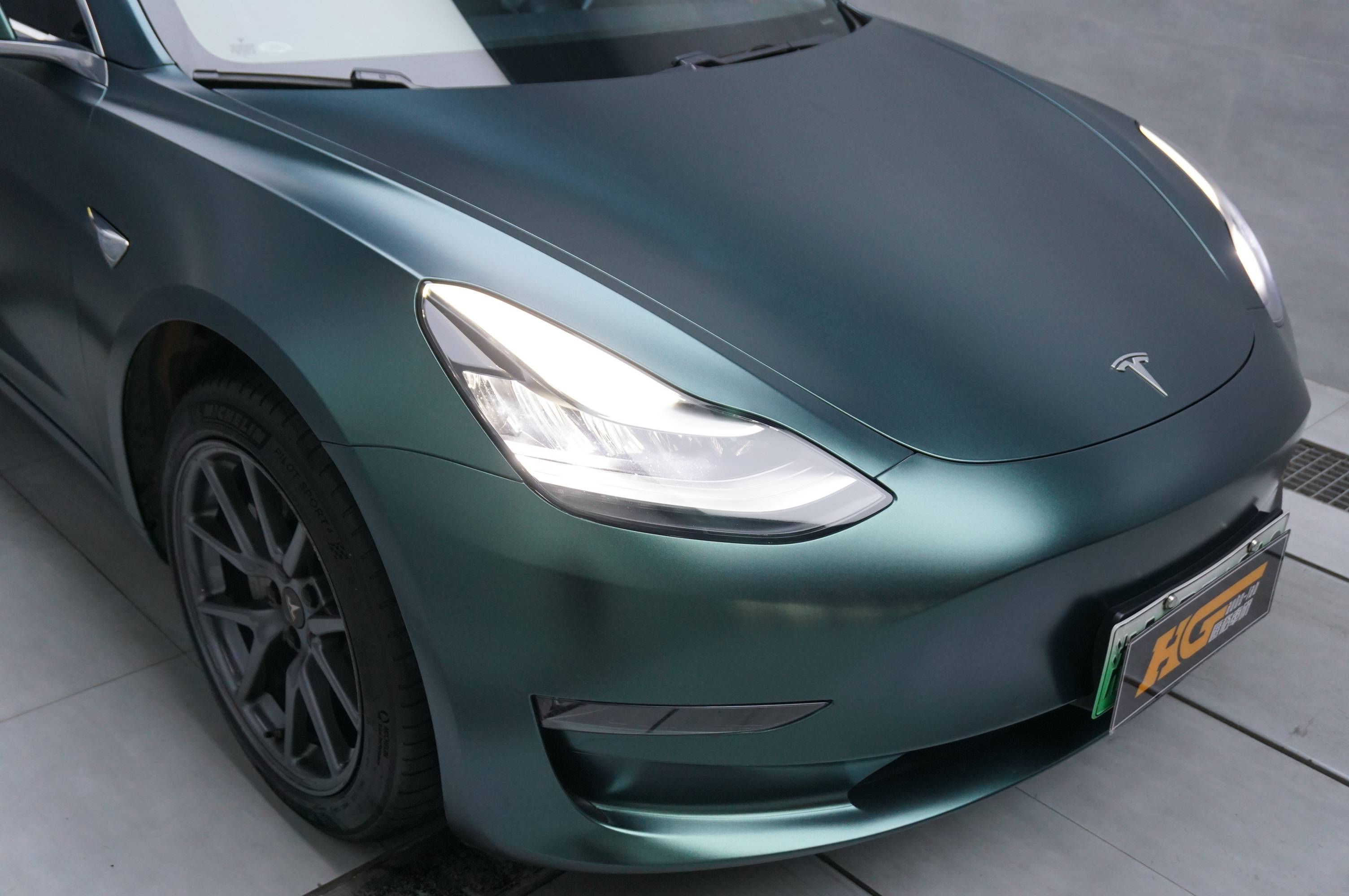长沙汽车贴膜汇格车研,特斯拉model3改色膜电光墨绿