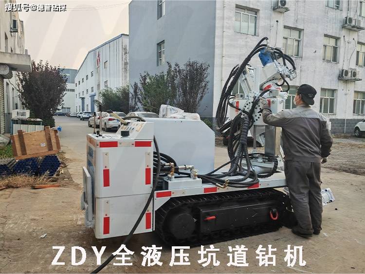 煤礦zdy2400 履帶全液壓坑道鑽機(1)接通電源(2)試轉電機,注意紫蝌