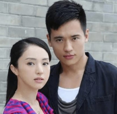 谢娜也爱小鲜肉啊,多次上手摸许光汉,直接好闺蜜把张钧甯晾一边_中年