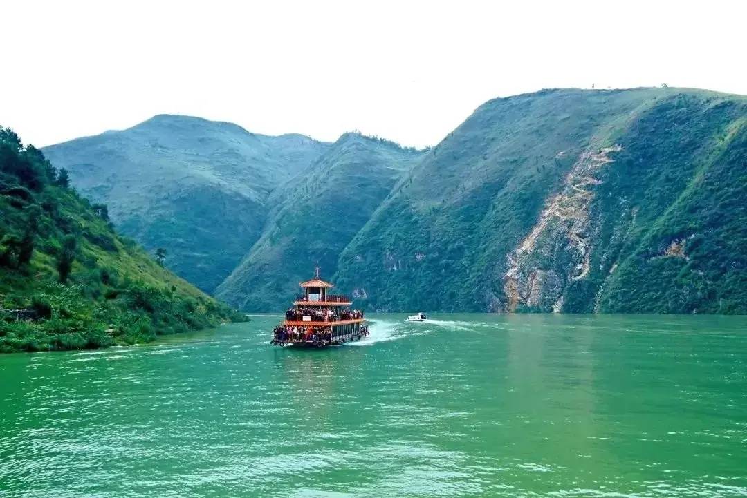 游重庆，找当地十大高端私人导游了解，到本地报团旅游报价是多少