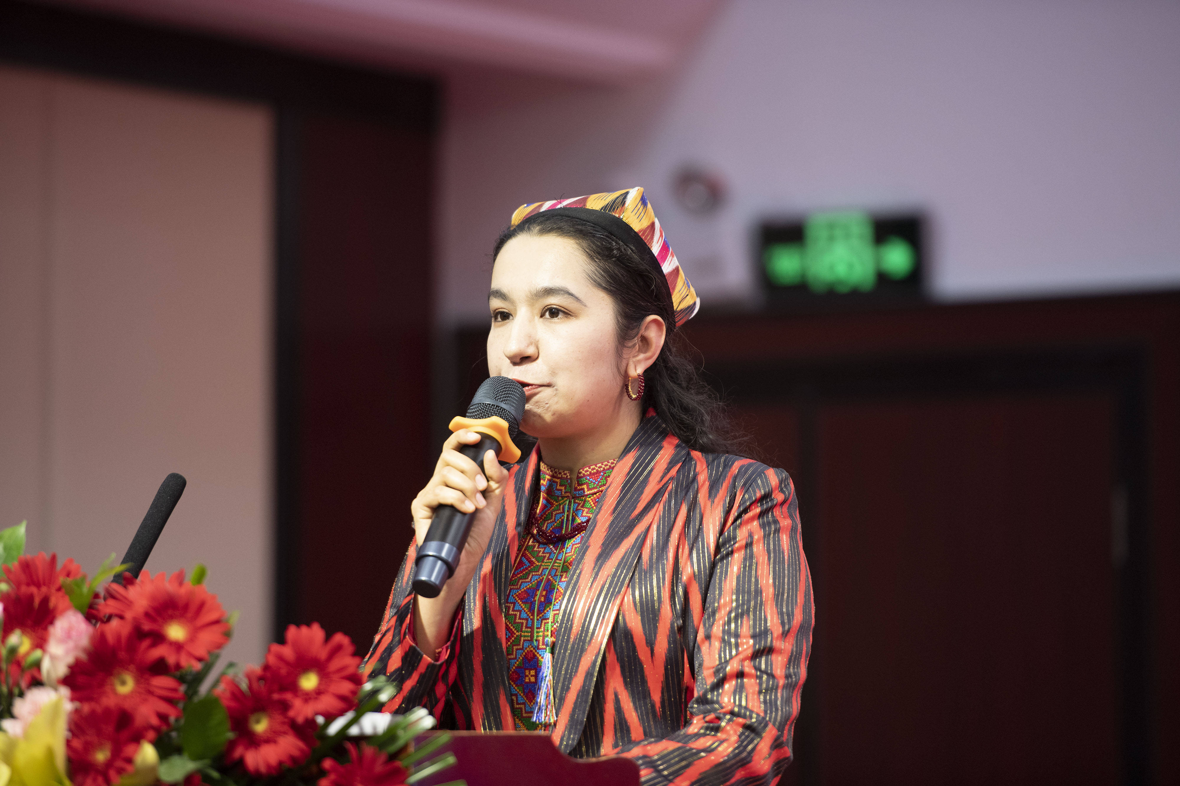 商会会员单位代表,省政协委员,艾力口腔诊所法人地拉瓦尔·阿布力克木