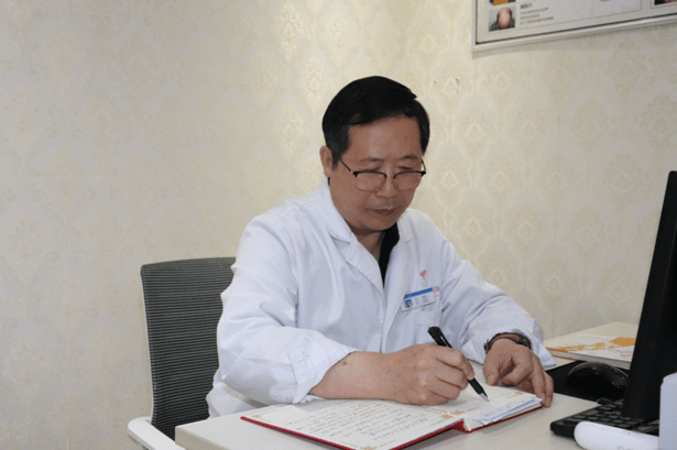 京城老中医高贵生, 四十年塑造脱发白发患者健康_诊治_治疗_工作