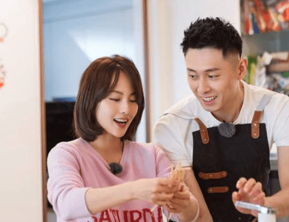 买超各种手段挽回张嘉倪,不甘心失去她,网友:没钱了,想前妻_喜剧_举动