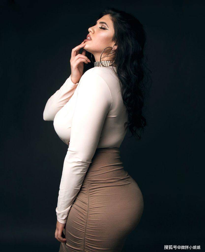 如果您也喜欢这样的美女,请点赞关注加收藏,小编会继续为大家带来更