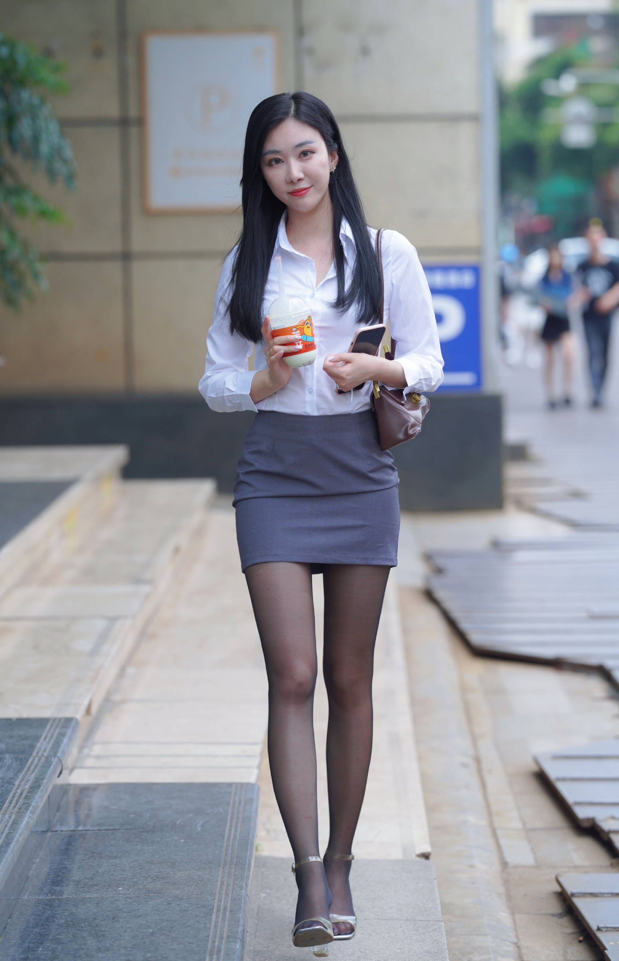 职场女性的独特魅力,经典白色衬衫,黑色丝袜_裙子_穿着_线条