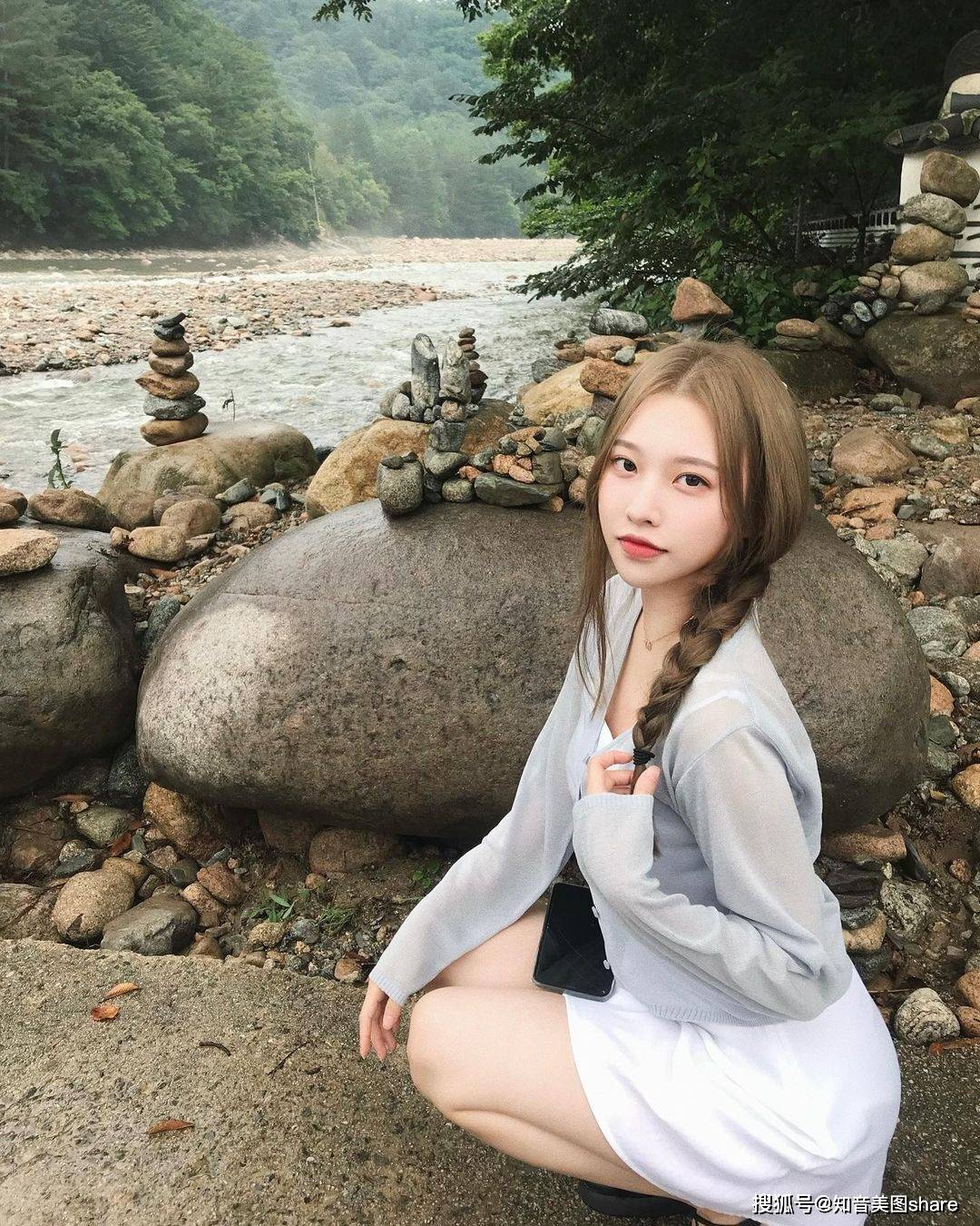 哈喽各位观众老爷们,又到了欣赏女神们靓丽的风采时候了,今天知音呢