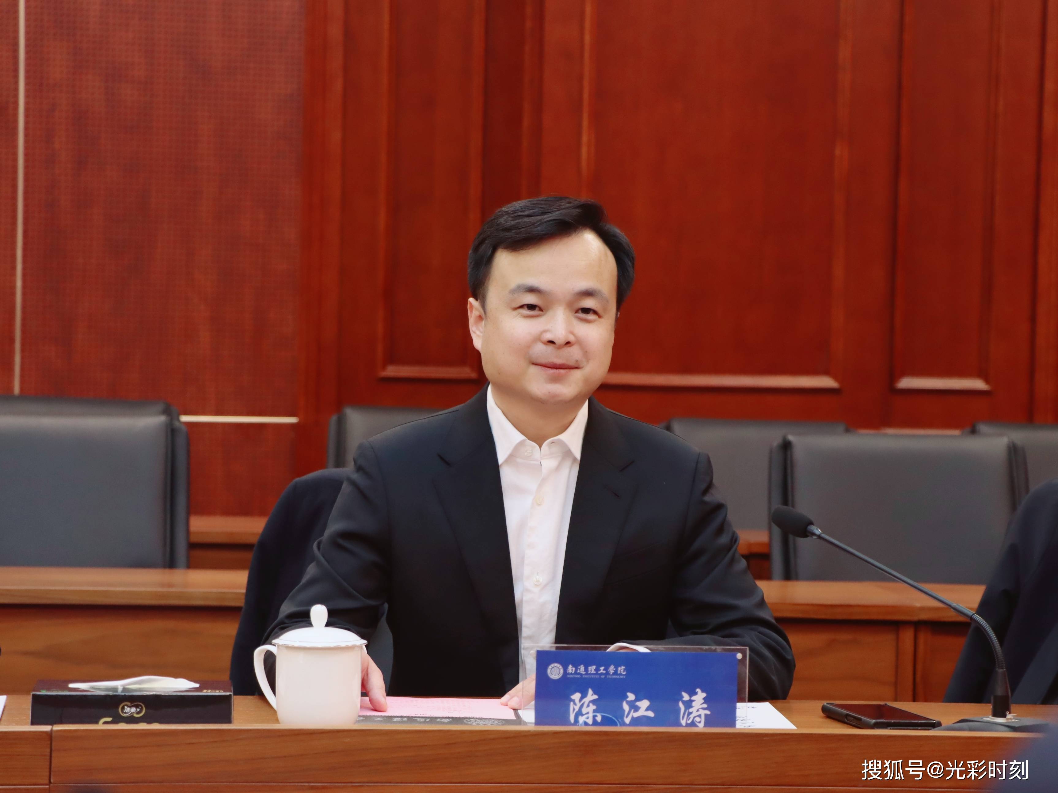 南通理工学院董事长,校长陈明宇科产处相关负责人参加交流.会后合影