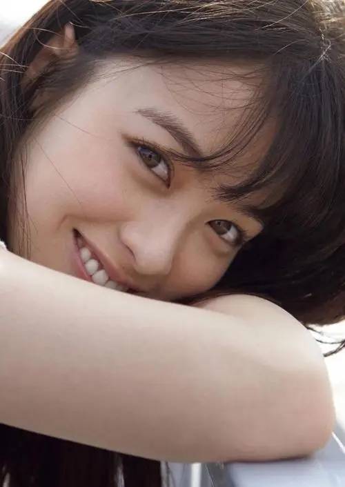 桥本环奈:娇小身材打造绝美形象,高品质写真赏_演艺_日本_成为了