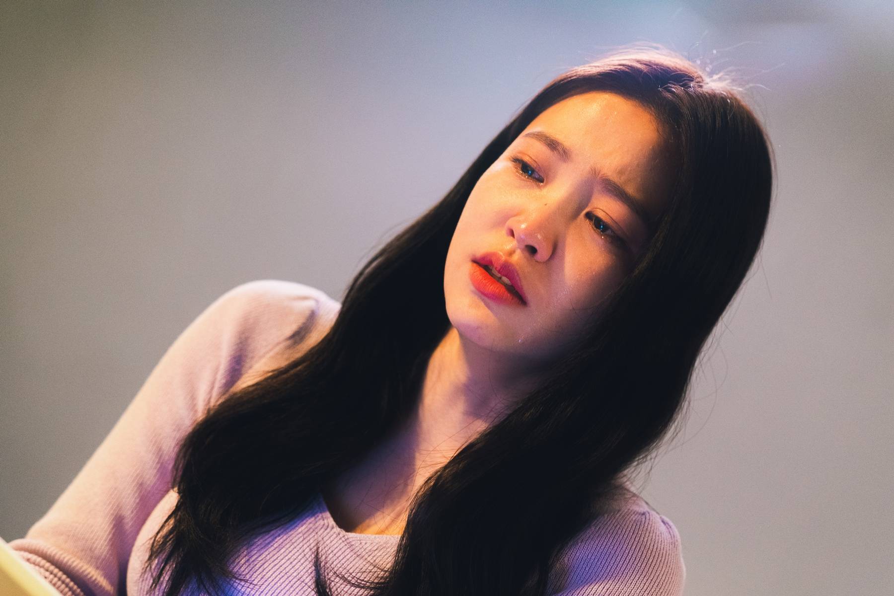 金艺琳出演电视剧《blue birthday》,截然相反的剧照公开,诱发观众