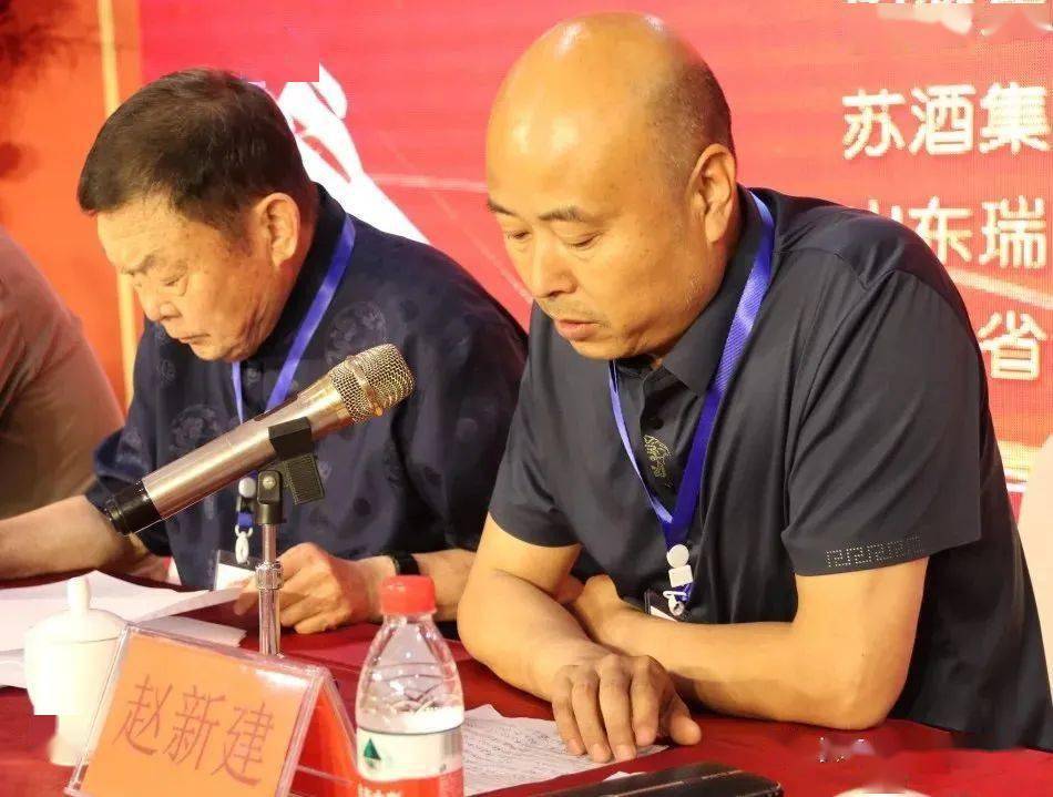 长垣市烹饪协会常务副会长张世显主持会议河南省餐饮与饭店行业协会