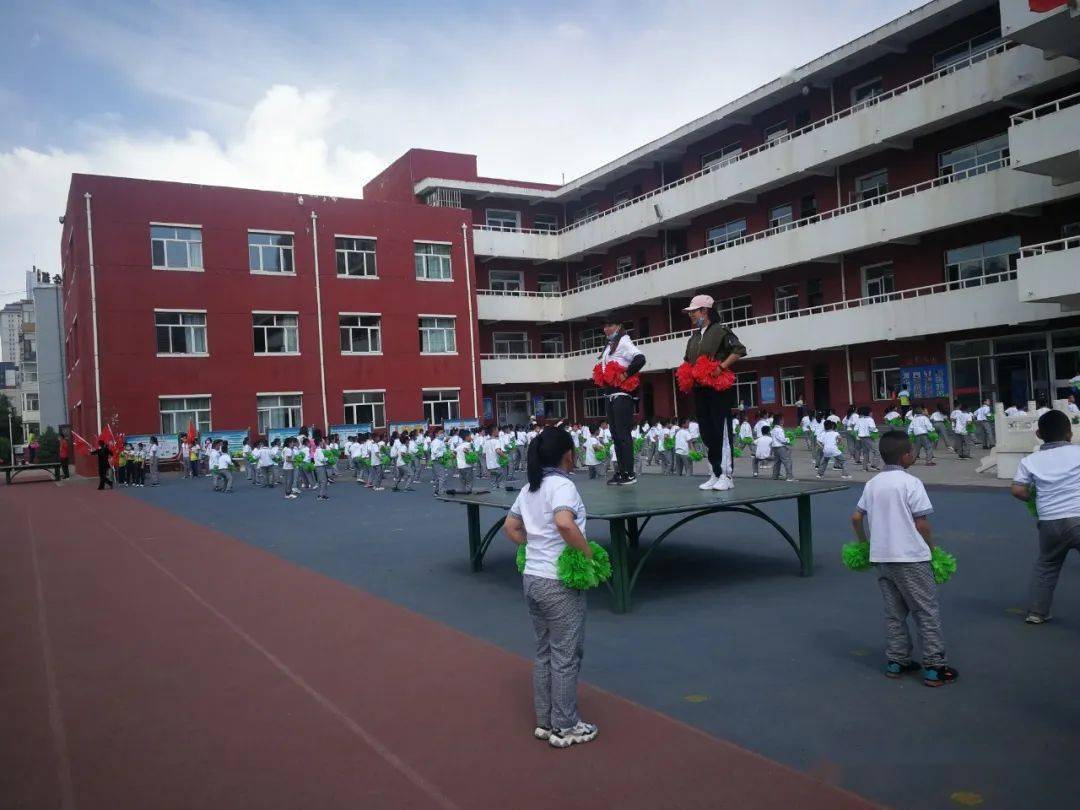 书香四小 抗击疫情 运动有方----东胜区第四小学体育大课间自编操集体