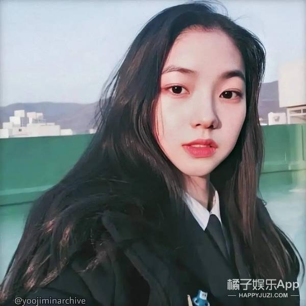 她们都被认为是下一个女团的后备人选,在离开公司之前,高恩(左)和lami