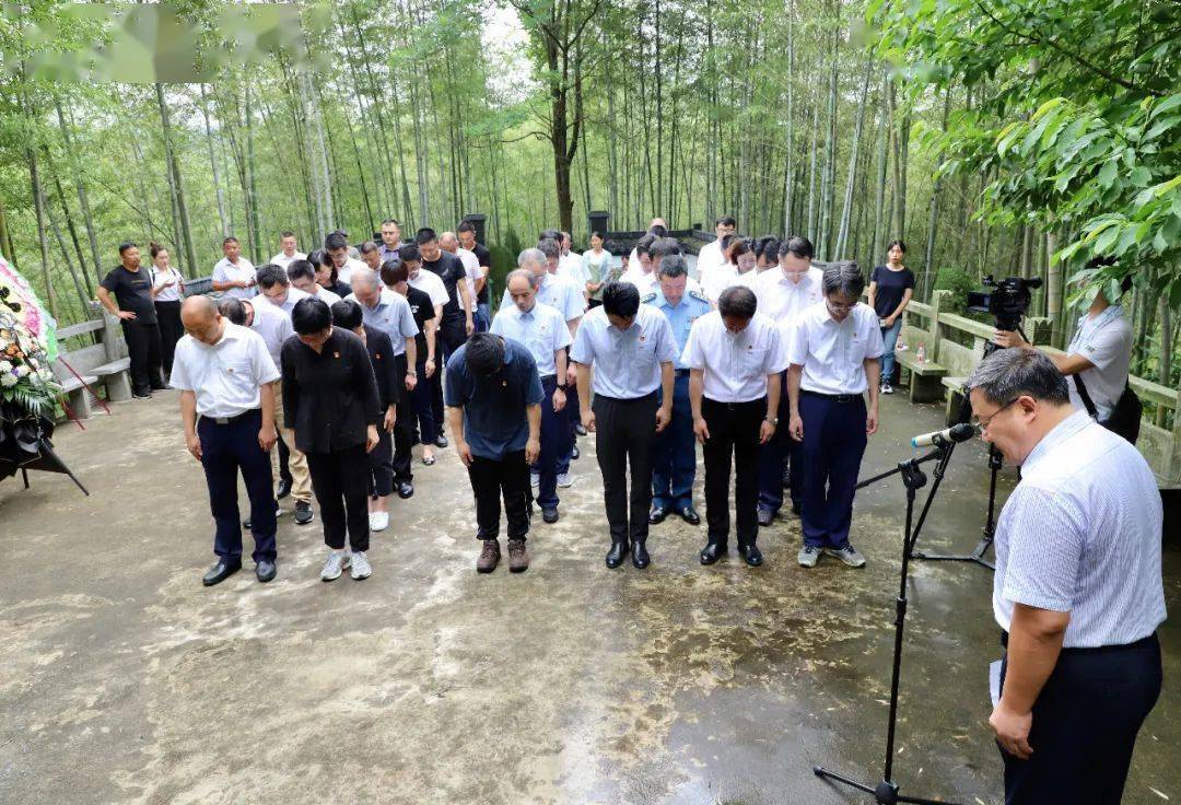 生刚,党委委员,副院长崔继先带领相关部门成员和入党积极分子青年代表