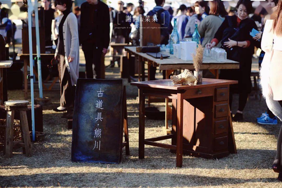 复古家具们真的让人很想要搬回家啊.