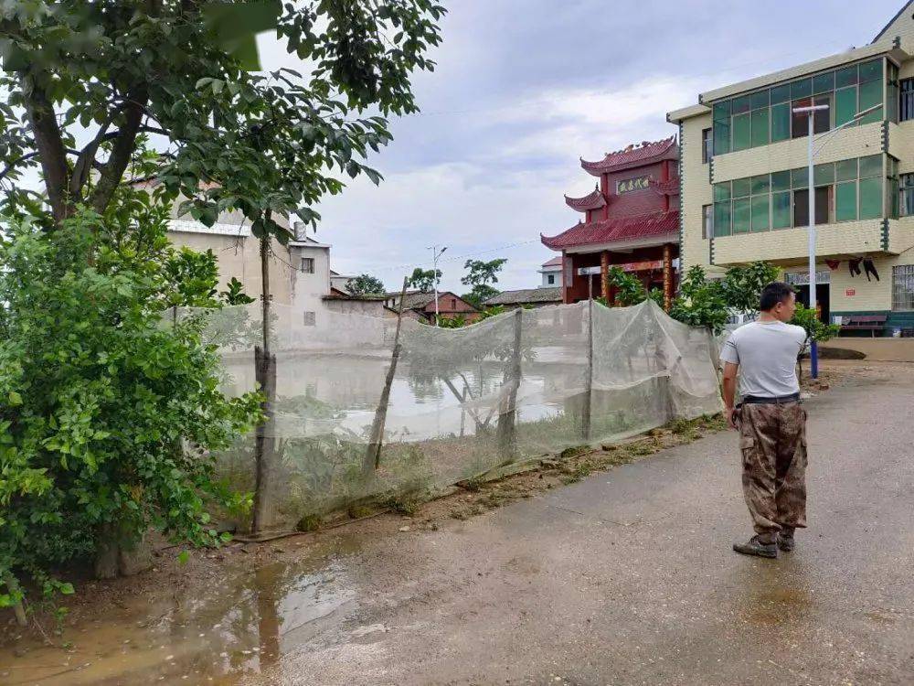 萬全湯家祠堂整治後三,年家村委山背歐陽冬芽門前整治前山背歐陽冬芽