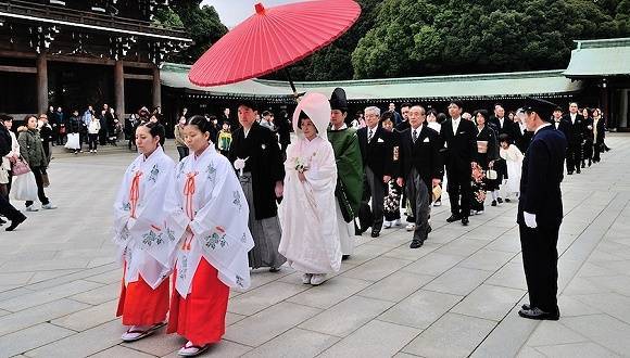 日本人口加速萎缩，但欣慰的是结婚数终于增加了_出生率