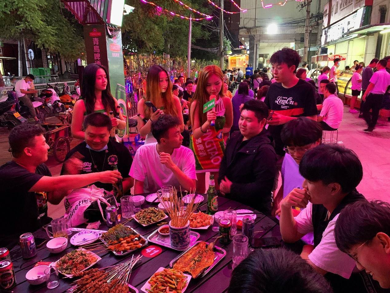 "这是对河南酒桌基本尊重"伙计,经典还是九度?
