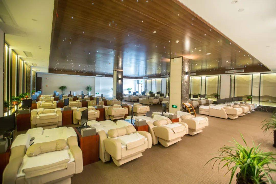 享扬州瘦西湖温泉泡在露天汤池里赏园林美景