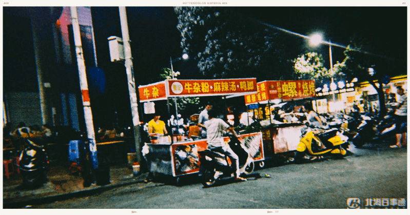 另一个能与长青路夜市媲美的夜市——海南路夜市,一入夜也是热火朝天.