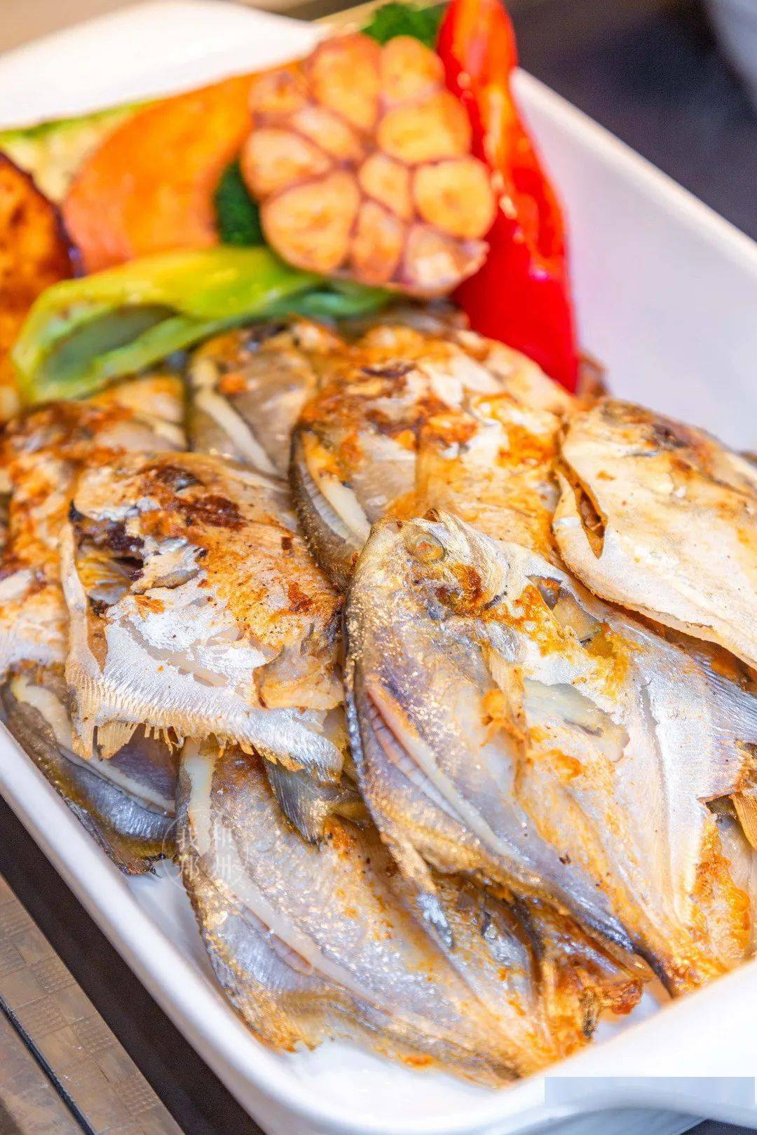 柠檬龙利鱼,骨肉相连,银鲳鱼,五香烤牛舌,蒜蓉烤生蚝,铁板牛扒,香煎小