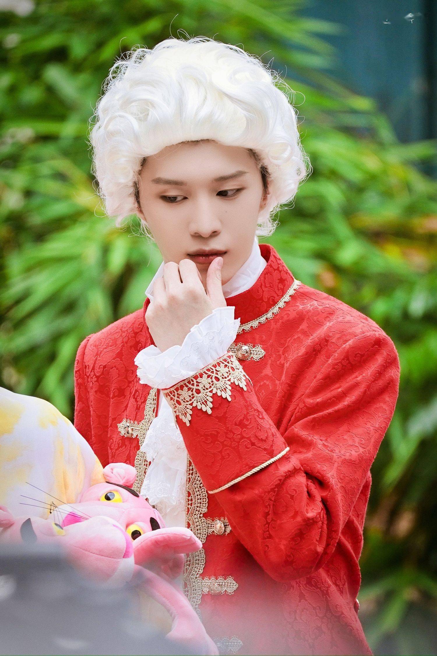 丞丞录制节目饭拍曝光迪士尼在逃王子范伯爵丞