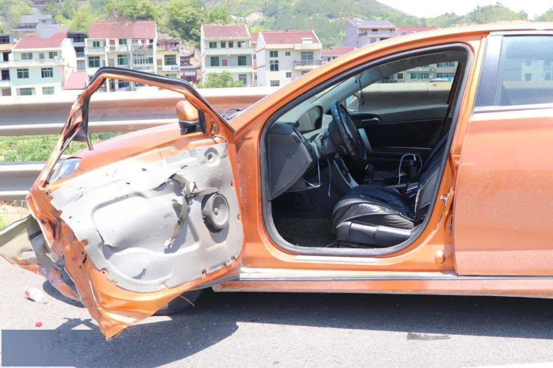 触目惊心青田服务区附近发生惨烈车祸有人当场死亡