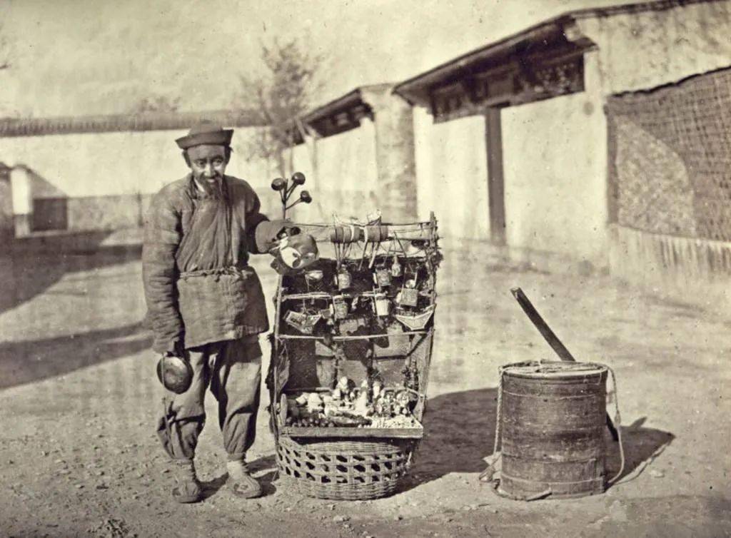 百年前的地摊原来是这样